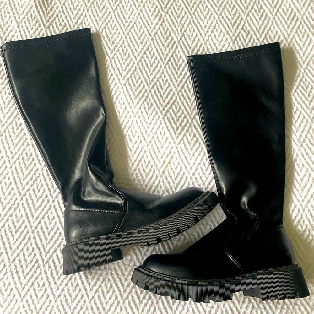 🏴‍☠️ Black Boots 🏴‍☠️